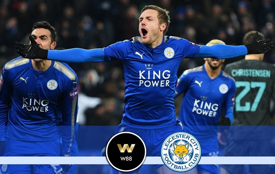 áo đấy của leicester city và logo w88